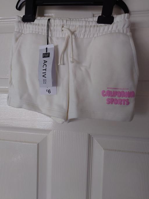 Buy & Sell Woodthorpe Charnwood - Photos for Girls white shorts size 5-6 years