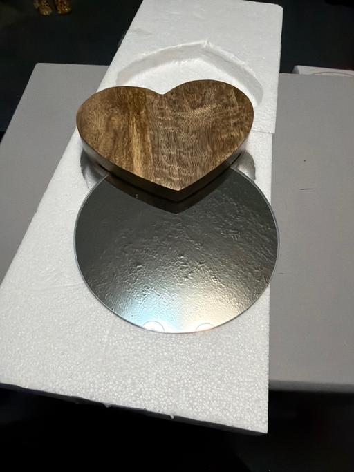 Buy & Sell Duckmanton Chesterfield - Photos for Urban outfitters wooden heart mirror