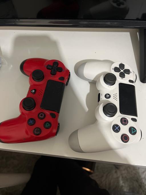 Buy & Sell Lambeth South East London - Photos for 2 ps4 Controller