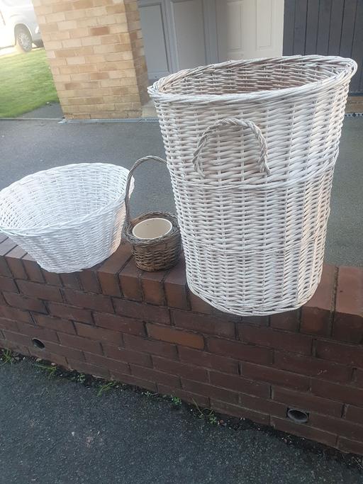 Buy & Sell Pensnett Dudley - Photos for 3 Wicker Baskets - Laundry, Plant Pot & Tree