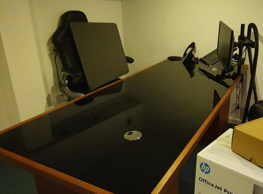 Buy & Sell Croydon South East London - Photos for Glass office table/desk