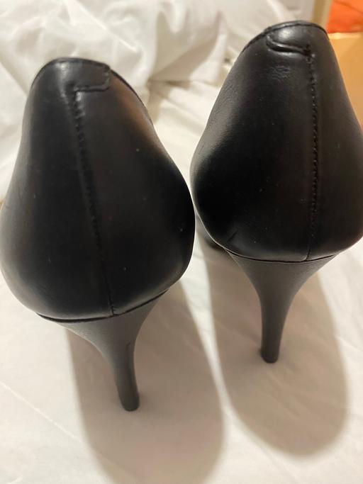 Buy & Sell Wingerworth Chesterfield - Photos for Shoes