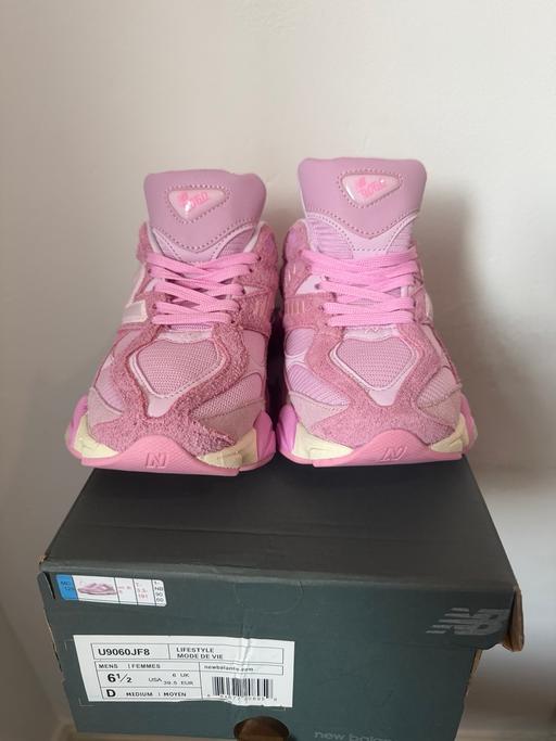 Buy & Sell Saint Andrew`s Hull - Photos for New balance 9060