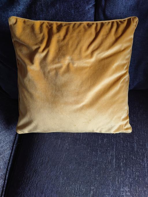 Buy & Sell Woodthorpe Charnwood - Photos for Yellow soft touch cushion