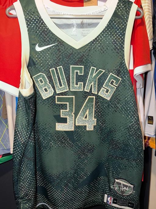 Buy & Sell Whittington Moor Chesterfield - Photos for Milwaukee bucks (L) authentic