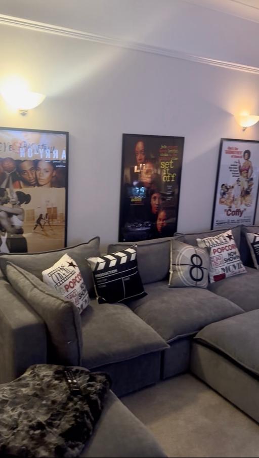 Buy & Sell Becontree East London - Photos for like new sectional L shaped comfy sofa