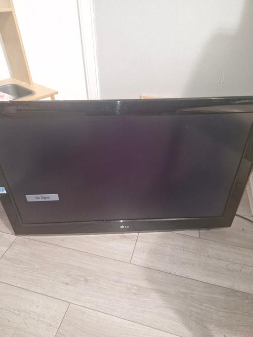 Buy & Sell Penge South East London - Photos for 32in LG tv, needs to be wall mounted(no stand