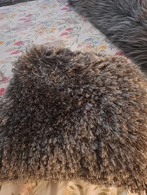 Buy & Sell Park Hill Sheffield - Photos for large glizy cushion