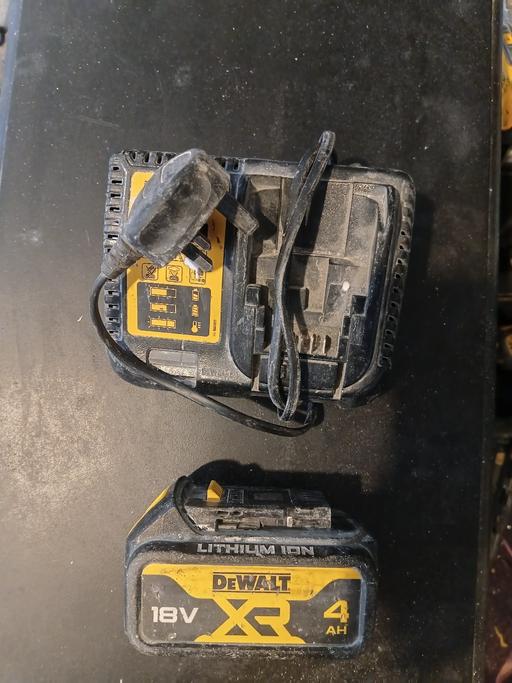 Buy & Sell Sydenham Hill South East London - Photos for dewalt 4ah battery and charger