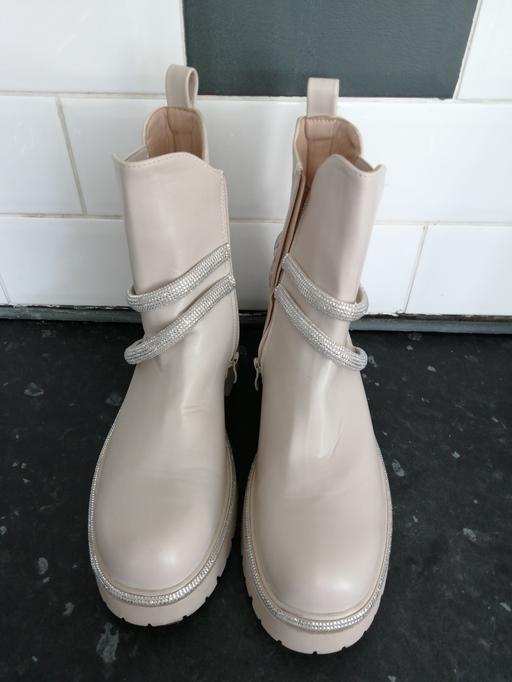 Buy & Sell Wednesfield Wolverhampton - Photos for ladies size *7*