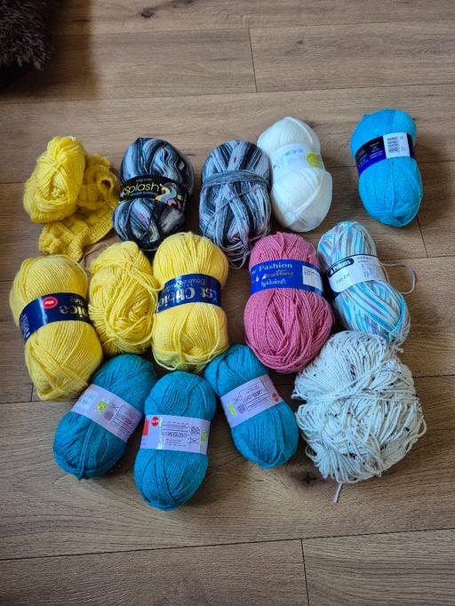 courses Hasbury Dudley - Photos for Bundle of Knitting Wool