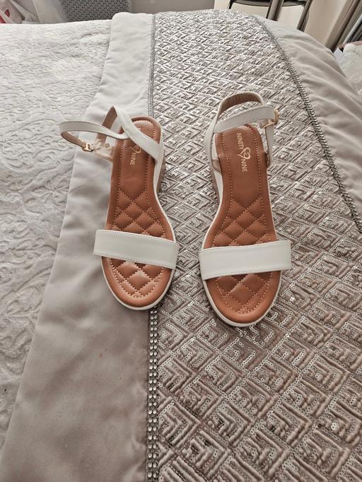 Buy & Sell Newton Doncaster - Photos for Sandals, size 6..NEW without tags.