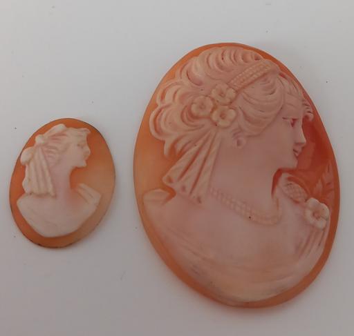 Buy & Sell Thatto Heath Saint Helens - Photos for 2 antique cameo cabachons