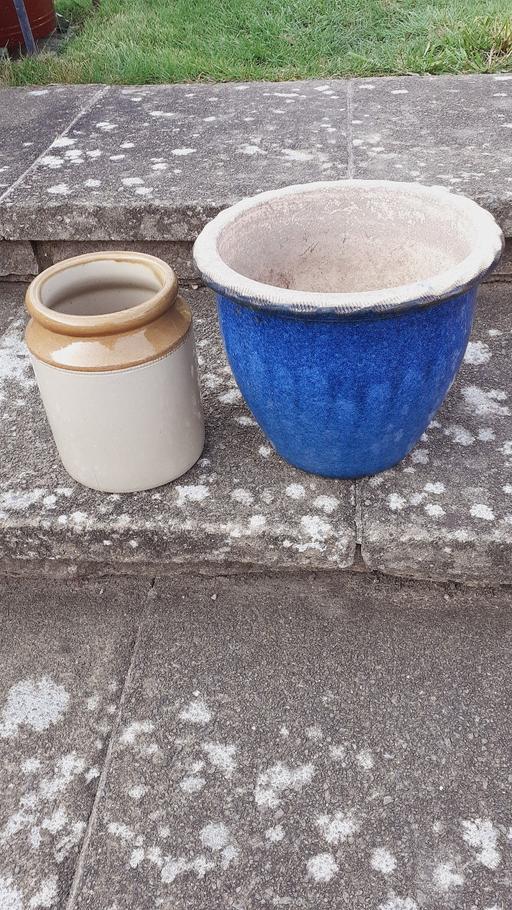 Buy & Sell Leagrave Luton - Photos for Small Garden Pots x 2(LU33BY)