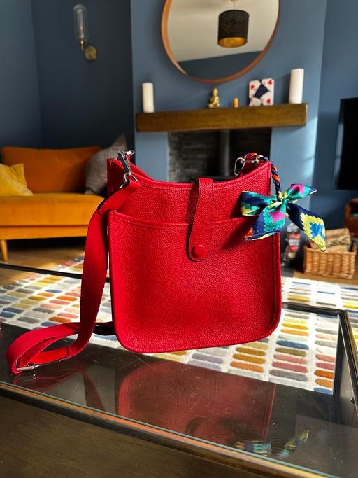 Buy & Sell South Hackney East London - Photos for Red Togo Leather Messenger Bag