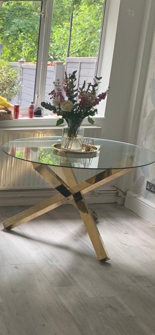 Buy & Sell Ratcliff East London - Photos for Beautiful round glass dinning table