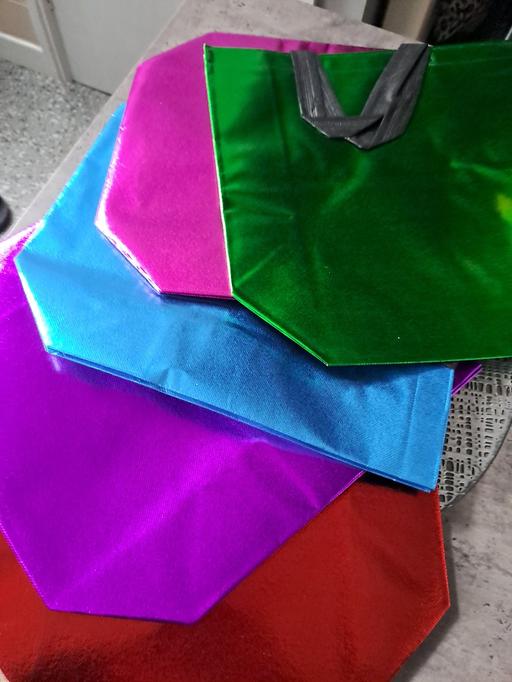 Buy & Sell Park Hill Sheffield - Photos for 5 gift bags not paper