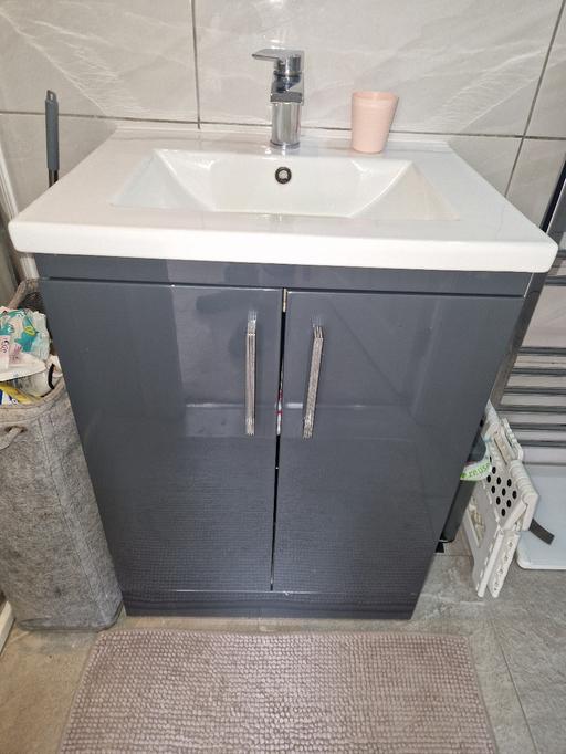 Buy & Sell Tettenhall Wolverhampton - Photos for Sink with Unit and Tap