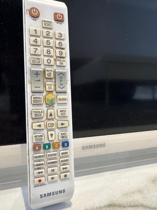 Buy & Sell Ilford Redbridge - Photos for Samsung 32” Smart Tv - Netflix,YouTube - £20 