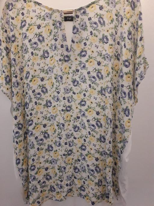 Buy & Sell Wednesbury Sandwell - Photos for women's flowered blouse size 22