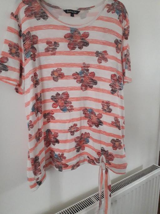 Buy & Sell Hill Top Sandwell - Photos for women's flowered blouse size 20
