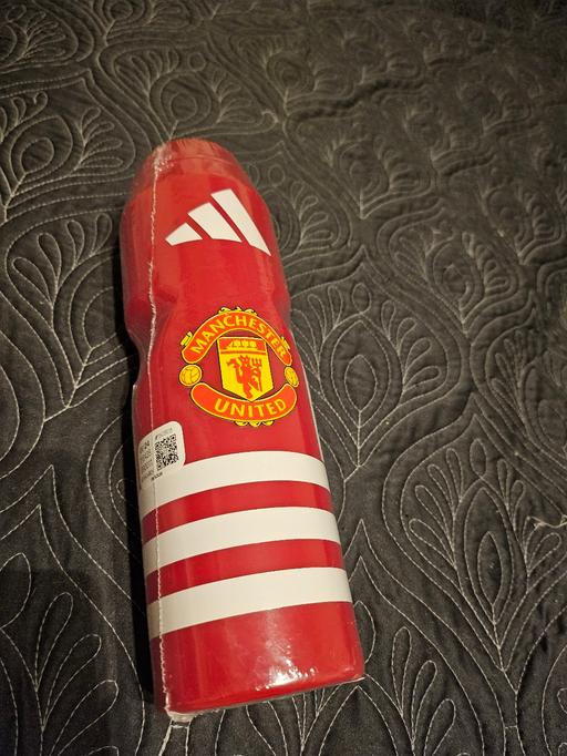 Buy & Sell Penn Fields Wolverhampton - Photos for BN Man Utd water bottle