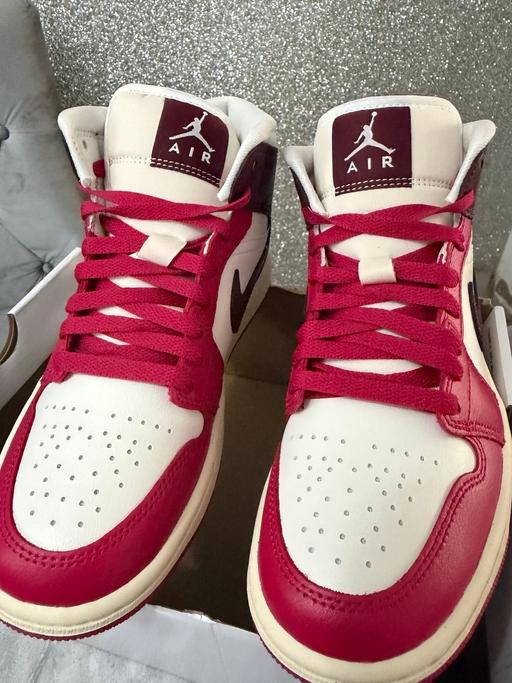 Buy & Sell Bold Saint Helens - Photos for Nike Jordan’s size 4 genuine