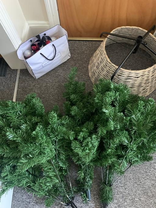 Buy & Sell Hounslow West London - Photos for Christmas tree