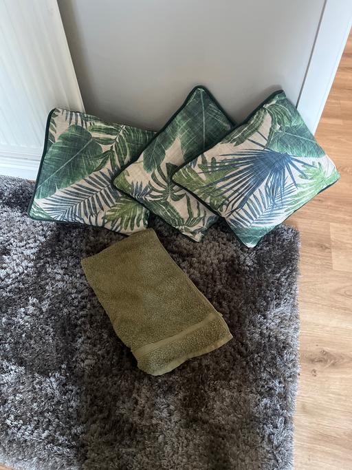 Buy & Sell Conisbrough Doncaster - Photos for Bargain home bundle x3 cushions and towel