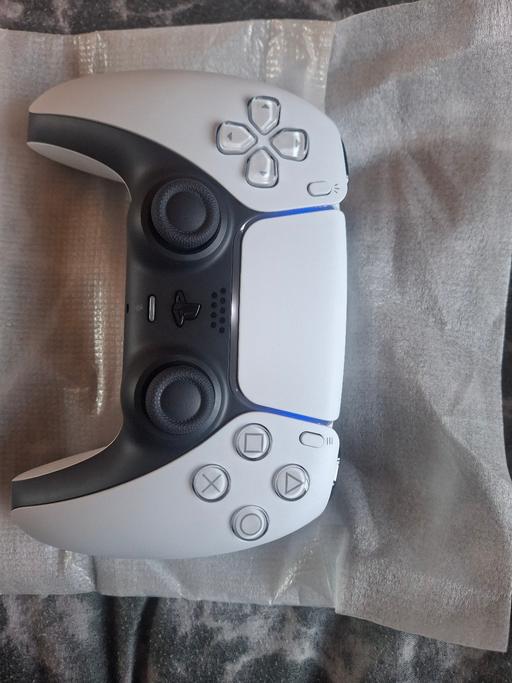 Buy & Sell Darlaston Walsall - Photos for PS5 white controller