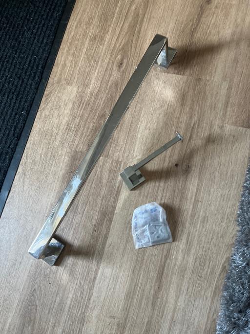 Buy & Sell Conisbrough Doncaster - Photos for Towel rail and toilet holder with fitting