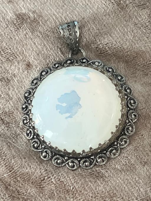 Buy & Sell Ovingdean Brighton - Photos for Beautiful vintage pendant