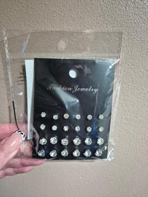 Buy & Sell Crumpsall Manchester - Photos for new 12pk Diamonte Earrings