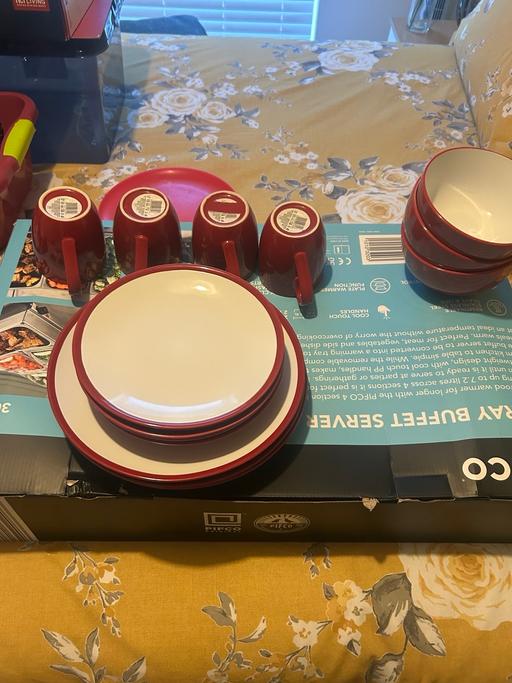 Buy & Sell Chatham Medway - Kent - Photos for Red and white Dinner set