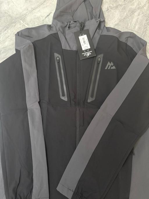 Buy & Sell Bold Saint Helens - Photos for Small men’s montirex windbreaker brand new