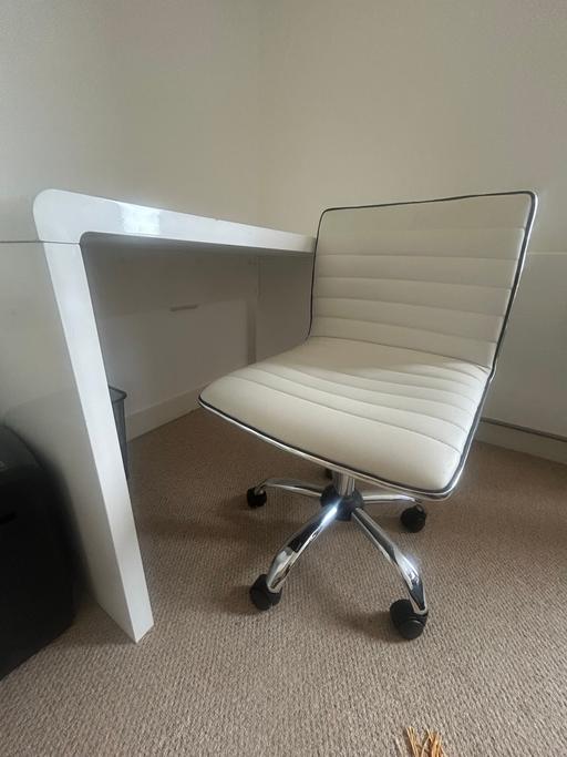 Buy & Sell Old Ford East London - Photos for Office desk and swivel chair