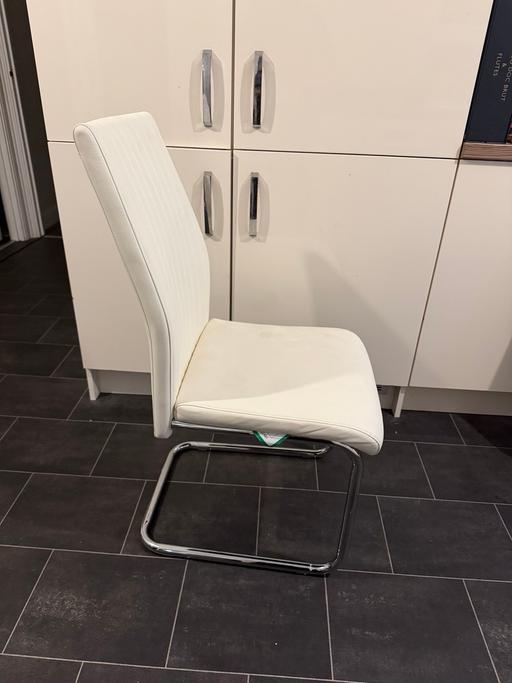 Buy & Sell Oxley Wolverhampton - Photos for Dining table and 6 chairs