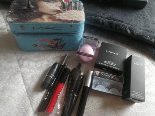 Buy & Sell Heath Town Wolverhampton - Photos for New make-up items in vanity case small