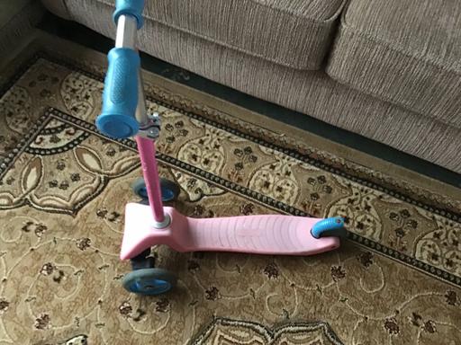 Buy & Sell Essington Wolverhampton - Photos for Pink scooter