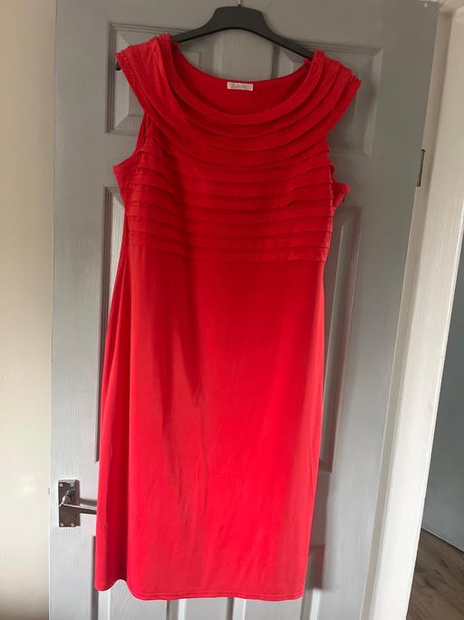 Buy & Sell Conisbrough Doncaster - Photos for Stunning as new coral quality dress size 20