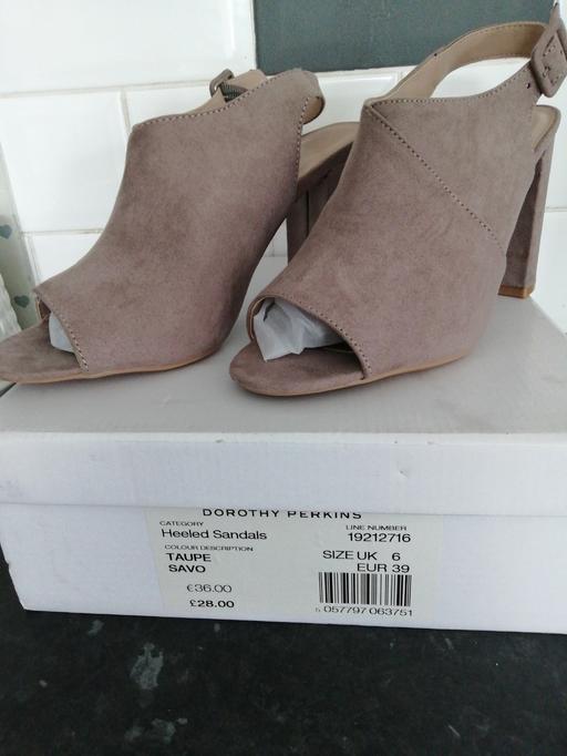 Buy & Sell Wednesfield Wolverhampton - Photos for ladies size *6*