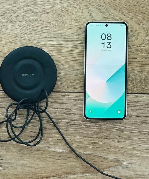 Buy & Sell Stourbridge Dudley - Photos for Samsung Galaxy Z Flip6 - 256GB Read Desc