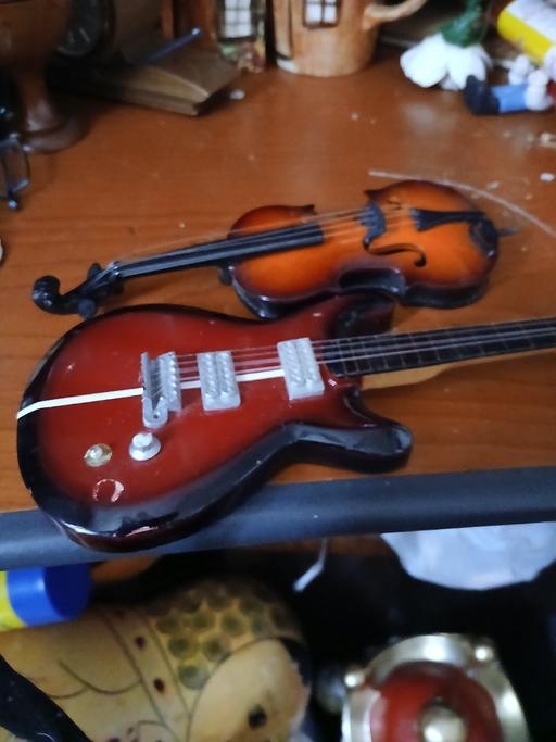 Buy & Sell Netherton Dudley - Photos for 2 ornimenal gutar and violin