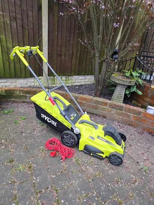 Buy & Sell Holly Hall Dudley - Photos for RYOBI EASY EDGE LAWNMOWER