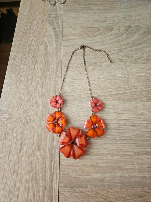 Buy & Sell Newton Doncaster - Photos for Flower necklace
