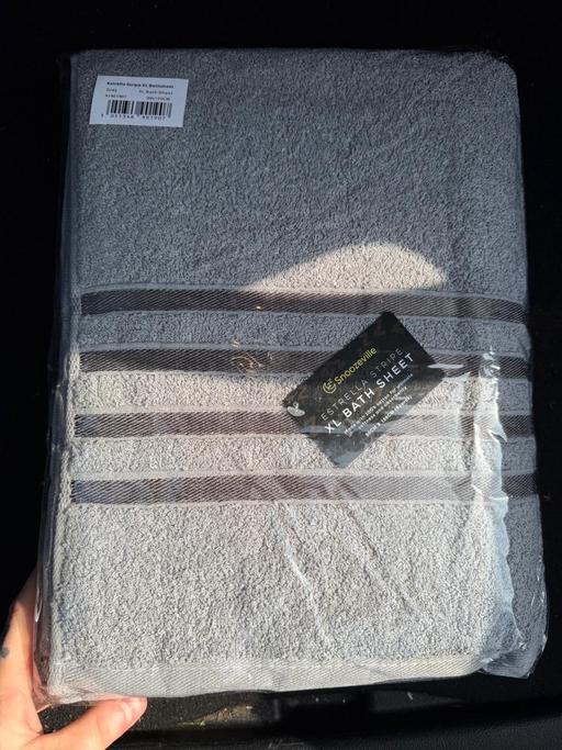 Buy & Sell Wallbrook Dudley - Photos for Xl towel/ matching hand towel