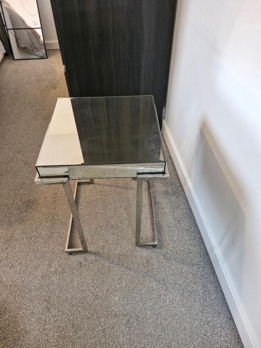 Buy & Sell Arksey Doncaster - Photos for MIRRORED GLASSS SIDE/COFFEE TABLE