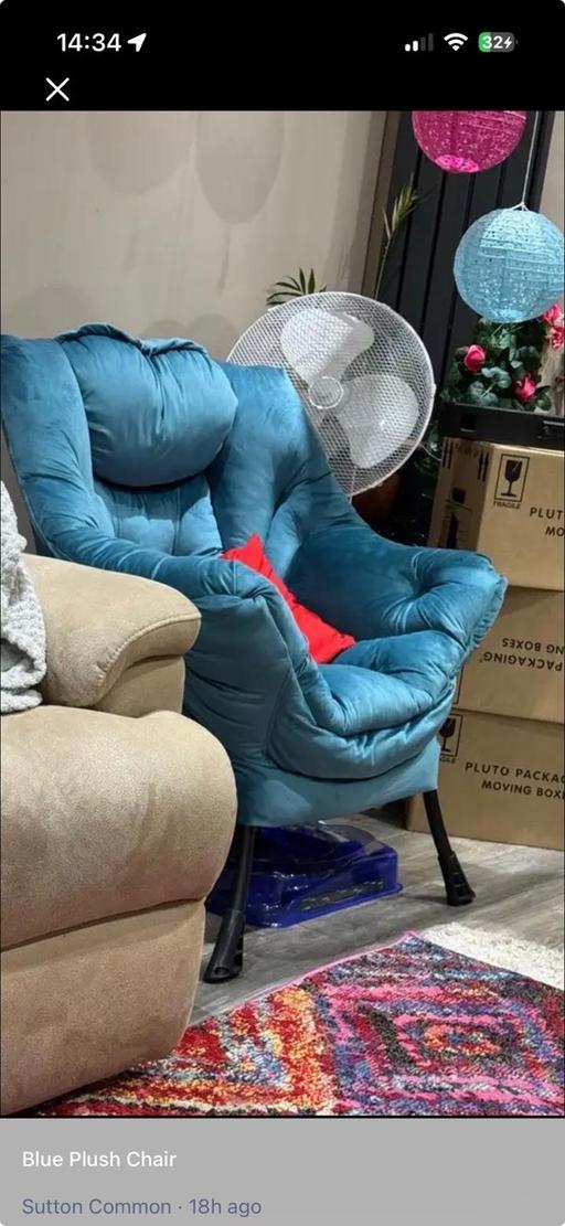 Buy & Sell Sutton Town Centre Sutton - Photos for Comfortable blue plush chair with metal legs.