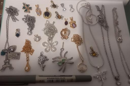 Buy & Sell Thatto Heath Saint Helens - Photos for 23 costume jewellery gemstone pendants