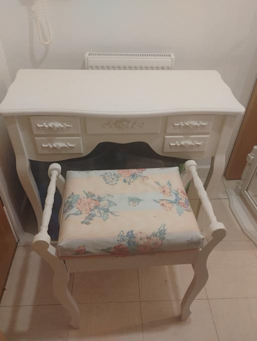 Buy & Sell Thornton Heath Croydon - Photos for Dressing Table and Vintage Stall - Same Color